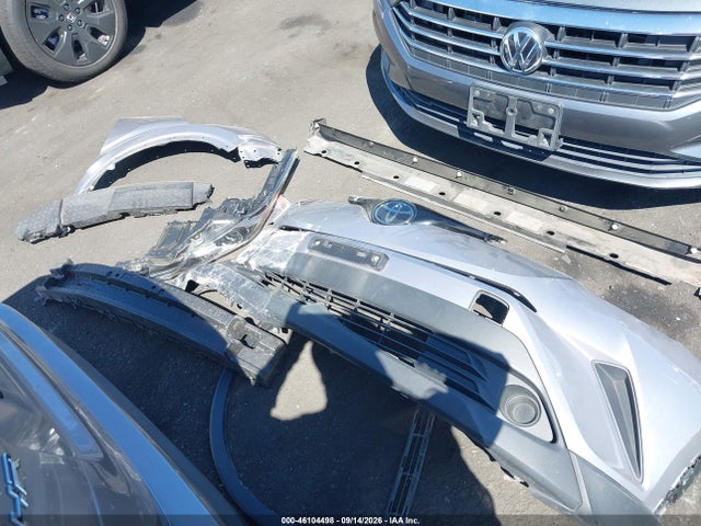 Toyota C-HR LE 2019 JTNKHMBX6K1045150 Image 18