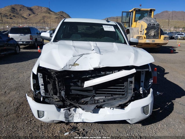 46104696 :رقم المزاد ، 3GCUKRECXJG110568 vin ، 2018 Chevrolet Silverado 1500 2lt مزاد بيع