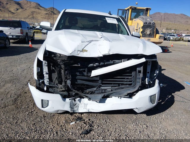 46104696 :رقم المزاد ، 3GCUKRECXJG110568 vin ، 2018 Chevrolet Silverado 1500 2lt مزاد بيع