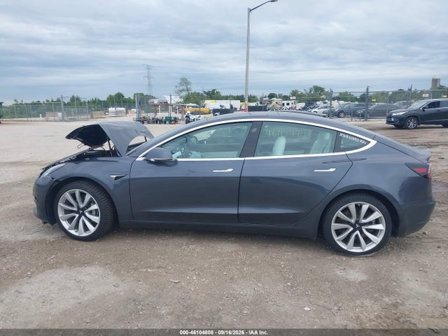 46104808 :رقم المزاد ، 5YJ3E1EB0JF188648 vin ، 2018 Tesla Model 3 Long Range/performance مزاد بيع
