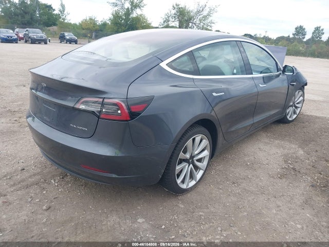 46104808 :رقم المزاد ، 5YJ3E1EB0JF188648 vin ، 2018 Tesla Model 3 Long Range/performance مزاد بيع