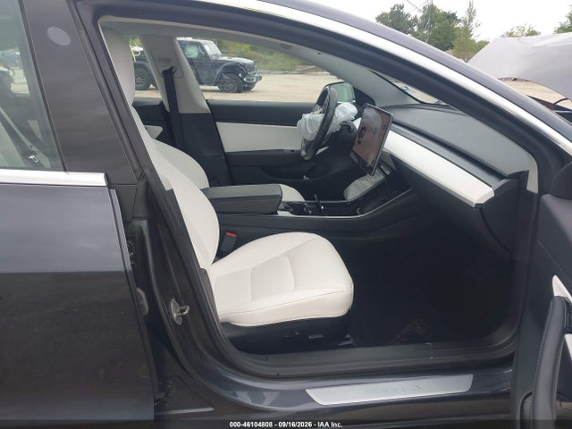 46104808 :رقم المزاد ، 5YJ3E1EB0JF188648 vin ، 2018 Tesla Model 3 Long Range/performance مزاد بيع