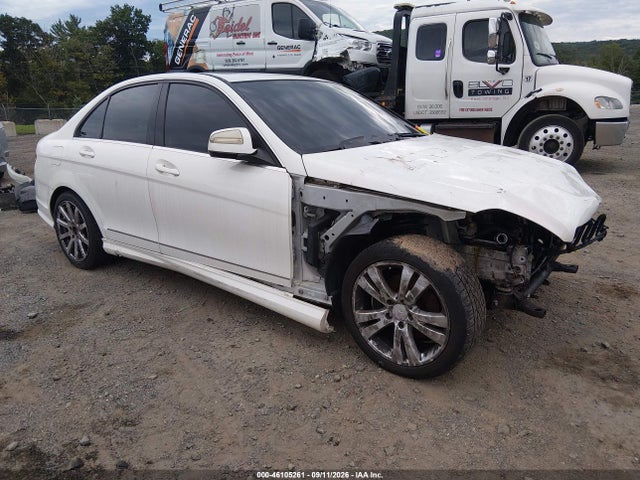 46105261 :رقم المزاد ، WDDGF54X98F182961 vin ، 2008 Mercedes-benz C 300 Luxury/sport مزاد بيع