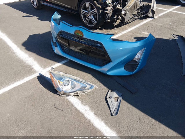 46105346 :رقم المزاد ، JTDKDTB35G1116384 vin ، 2016 Toyota Prius C Two مزاد بيع