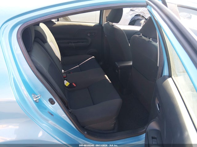 46105346 :رقم المزاد ، JTDKDTB35G1116384 vin ، 2016 Toyota Prius C Two مزاد بيع