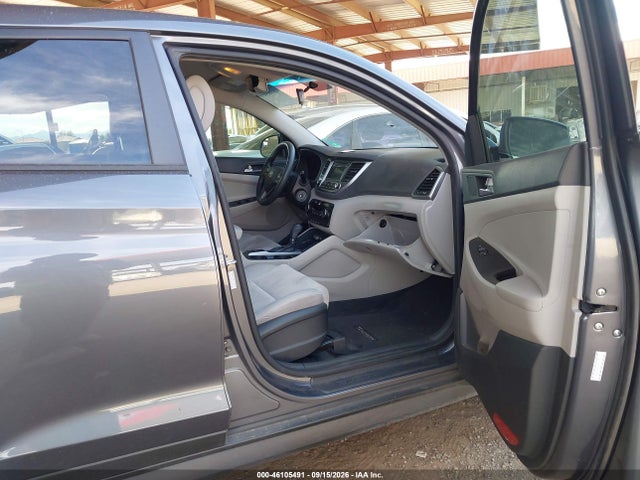 KM8J23A49HU538777 Hyundai TUCSON SE