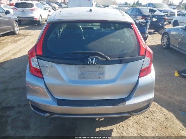 46105615 :رقم المزاد ، 3HGGK5H42JM721482 vin ، 2018 Honda Fit Lx مزاد بيع