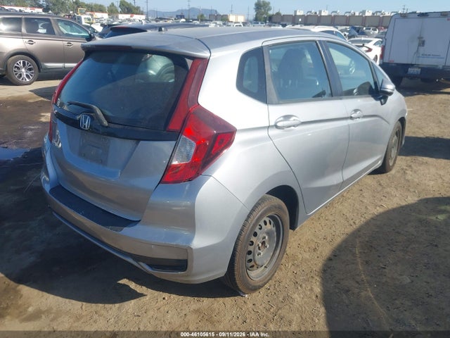 46105615 :رقم المزاد ، 3HGGK5H42JM721482 vin ، 2018 Honda Fit Lx مزاد بيع