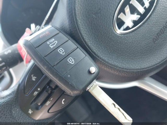 2020 Kia Rio S მანქანა იყიდება აუქციონზე, vin: 3KPA24AD3LE327592, აუქციონის ნომერი: 46105741