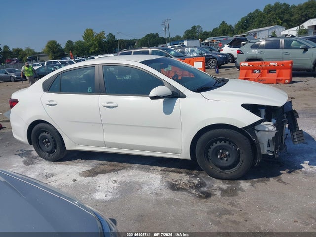 2020 Kia Rio S მანქანა იყიდება აუქციონზე, vin: 3KPA24AD3LE327592, აუქციონის ნომერი: 46105741