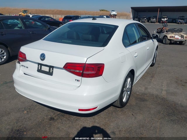 2015 Volkswagen Jetta 1.8t Se მანქანა იყიდება აუქციონზე, vin: 3VWD17AJ1FM417211, აუქციონის ნომერი: 46105742