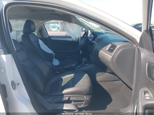 2015 Volkswagen Jetta 1.8t Se მანქანა იყიდება აუქციონზე, vin: 3VWD17AJ1FM417211, აუქციონის ნომერი: 46105742