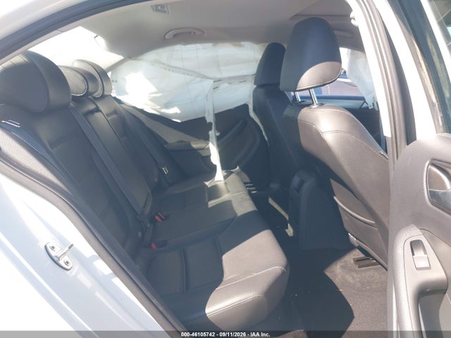 2015 Volkswagen Jetta 1.8t Se მანქანა იყიდება აუქციონზე, vin: 3VWD17AJ1FM417211, აუქციონის ნომერი: 46105742