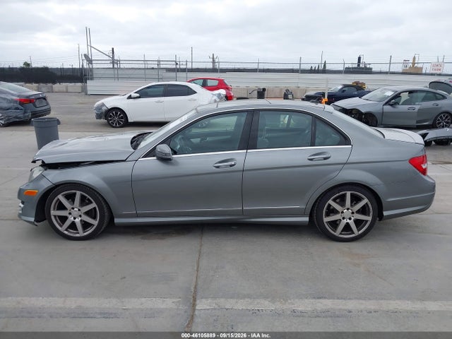 Продажа на аукционе авто 2013 Mercedes-benz C 250 Sport, vin: WDDGF4HB2DR248865, номер лота: 46105889