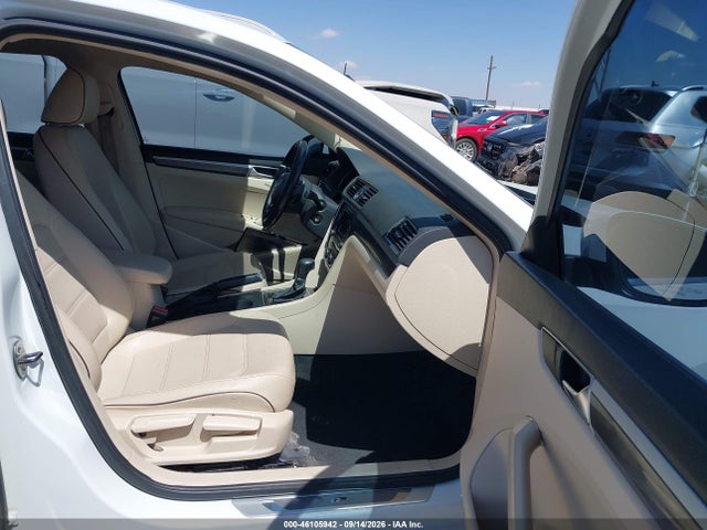 46105942 :رقم المزاد ، 1VWAT7A36GC067270 vin ، 2016 Volkswagen Passat 1.8t R-line مزاد بيع