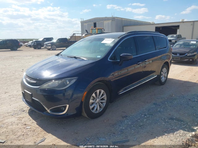 2017 Chrysler Pacifica Touring-l მანქანა იყიდება აუქციონზე, vin: 2C4RC1BGXHR665617, აუქციონის ნომერი: 46105972