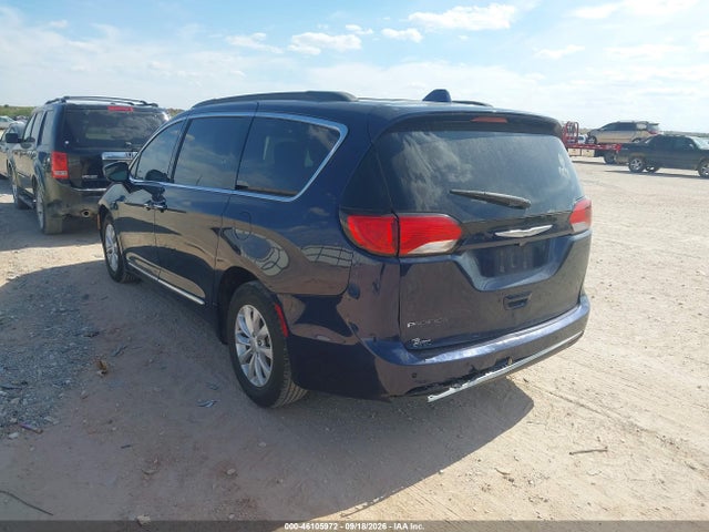 2017 Chrysler Pacifica Touring-l მანქანა იყიდება აუქციონზე, vin: 2C4RC1BGXHR665617, აუქციონის ნომერი: 46105972