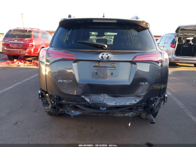 Toyota Rav4 Xle 2018 JTMWFREV8JJ740005 Image 16