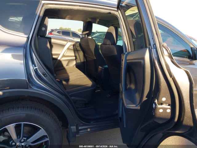 Toyota Rav4 Xle 2018 JTMWFREV8JJ740005 Image 8