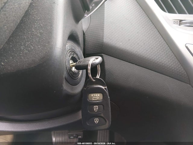 46106053 :رقم المزاد ، KMHTC6AD4DU172292 vin ، 2013 Hyundai Veloster Base W/gray مزاد بيع