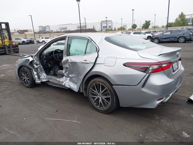 46106437 :رقم المزاد ، 4T1G31AKXNU573320 vin ، 2022 Toyota Camry Se Hybrid مزاد بيع