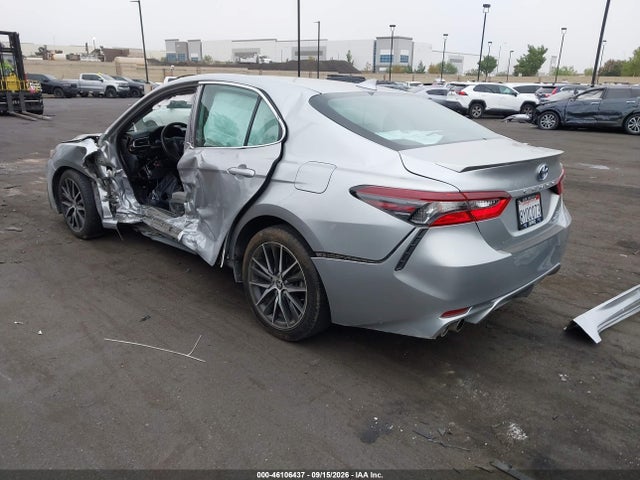46106437 :رقم المزاد ، 4T1G31AKXNU573320 vin ، 2022 Toyota Camry Se Hybrid مزاد بيع