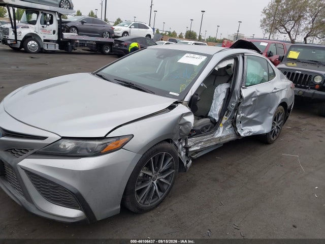 46106437 :رقم المزاد ، 4T1G31AKXNU573320 vin ، 2022 Toyota Camry Se Hybrid مزاد بيع