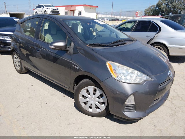 46106440 :رقم المزاد ، JTDKDTB35E1076594 vin ، 2014 Toyota Prius C One مزاد بيع