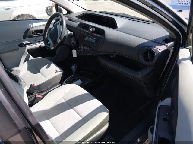 2014 Toyota Prius C One მანქანა იყიდება აუქციონზე, vin: JTDKDTB35E1076594, აუქციონის ნომერი: 46106440