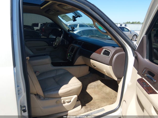 2011 Gmc Yukon Xl 1500 Denali მანქანა იყიდება აუქციონზე, vin: 1GKS1MEF4BR101829, აუქციონის ნომერი: 46106449