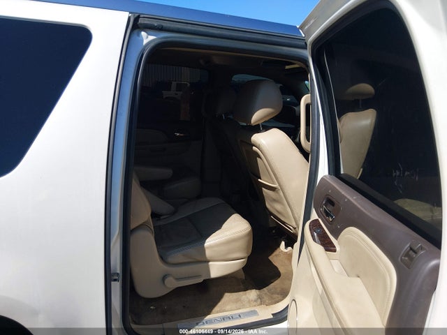 2011 Gmc Yukon Xl 1500 Denali მანქანა იყიდება აუქციონზე, vin: 1GKS1MEF4BR101829, აუქციონის ნომერი: 46106449