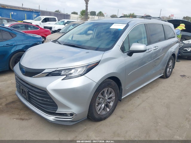Toyota SIENNA XLE 2021 5TDYRKEC1MS045684 Image 2