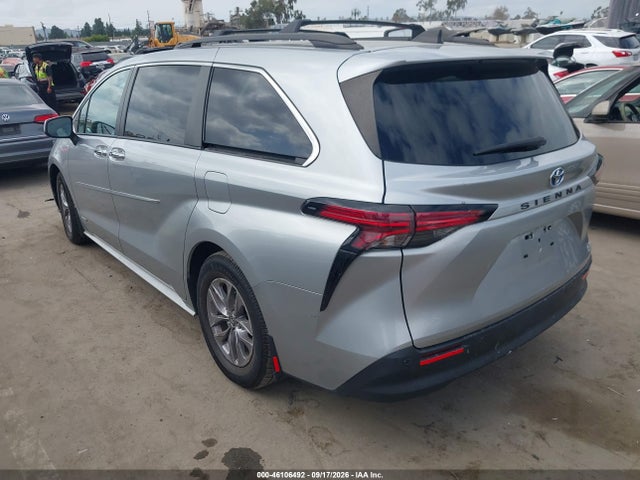 Toyota SIENNA XLE 2021 5TDYRKEC1MS045684 Image 3