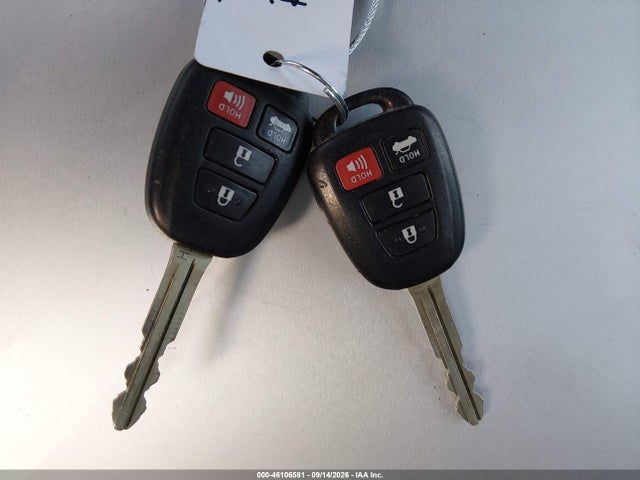 2T1BURHE8HC825433 Toyota COROLLA LE