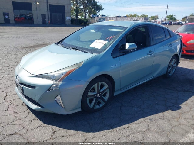 Toyota Prius Three Touring 2017 JTDKARFU9H3033139 Image 2