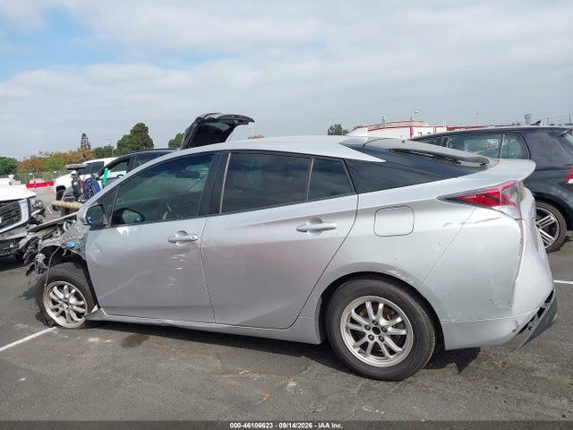 Toyota Prius Two 2017 JTDKBRFU6H3031801 Image 14