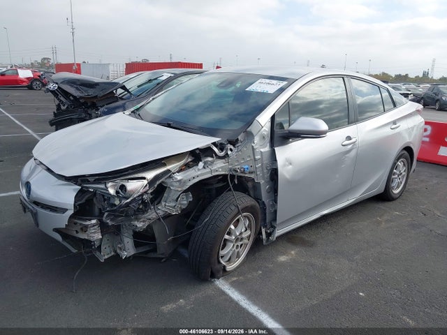 Toyota Prius Two 2017 JTDKBRFU6H3031801 Image 2