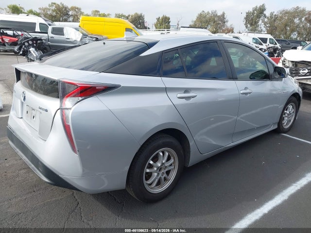Toyota Prius Two 2017 JTDKBRFU6H3031801 Image 4