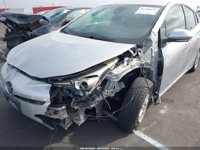Toyota Prius Two 2017 JTDKBRFU6H3031801 Image 6