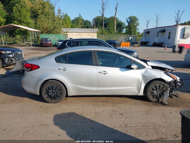 2017 Kia Forte Lx მანქანა იყიდება აუქციონზე, vin: 3KPFK4A7XHE108586, აუქციონის ნომერი: 46107400