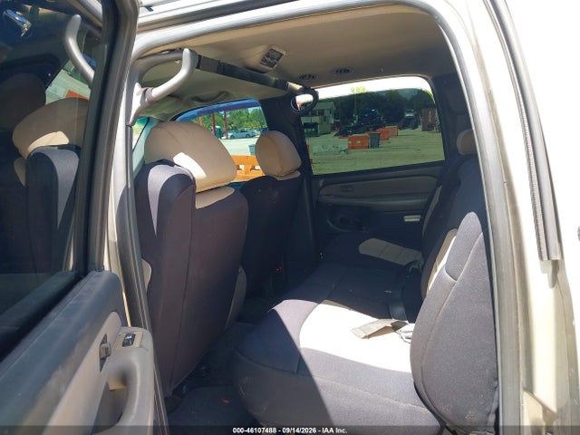 46107488 :رقم المزاد ، 3GNFK16T0YG119600 vin ، 2000 Chevrolet Suburban K1500 مزاد بيع