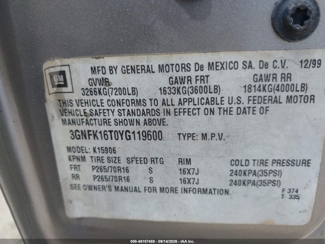 46107488 :رقم المزاد ، 3GNFK16T0YG119600 vin ، 2000 Chevrolet Suburban K1500 مزاد بيع