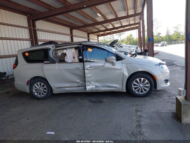 2019 Chrysler Pacifica Touring L მანქანა იყიდება აუქციონზე, vin: 2C4RC1BG8KR588026, აუქციონის ნომერი: 46107591