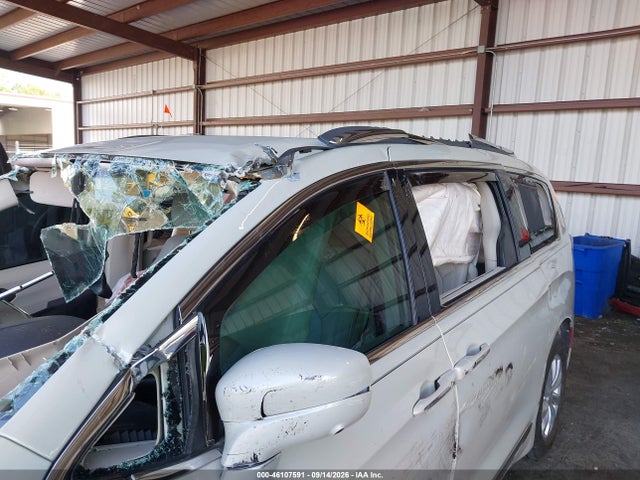 2019 Chrysler Pacifica Touring L მანქანა იყიდება აუქციონზე, vin: 2C4RC1BG8KR588026, აუქციონის ნომერი: 46107591