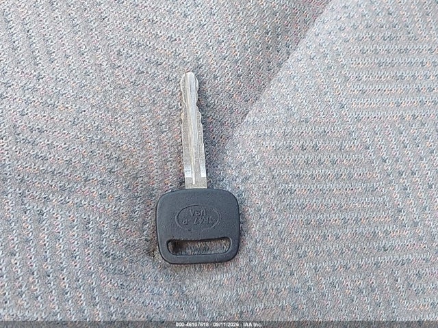 46107618 :رقم المزاد ، 1Y1SK52882Z426810 vin ، 2002 Chevrolet Prizm مزاد بيع