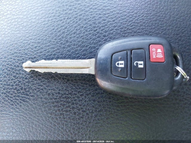 Продажа на аукционе авто 2017 Toyota Rav4 Le, vin: JTMBFREV9HJ140859, номер лота: 46107696
