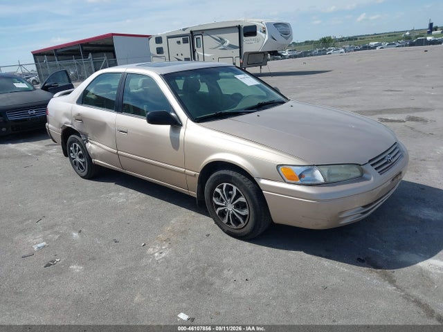 46107856 :رقم المزاد ، 4T1BG22K2WU277308 vin ، 1998 Toyota Camry Le مزاد بيع