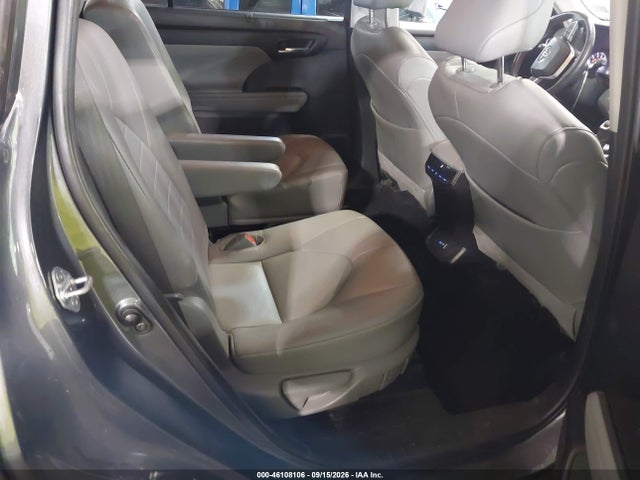 46108106 :رقم المزاد ، 5TDGZRBH8NS247945 vin ، 2022 Toyota Highlander Xle مزاد بيع