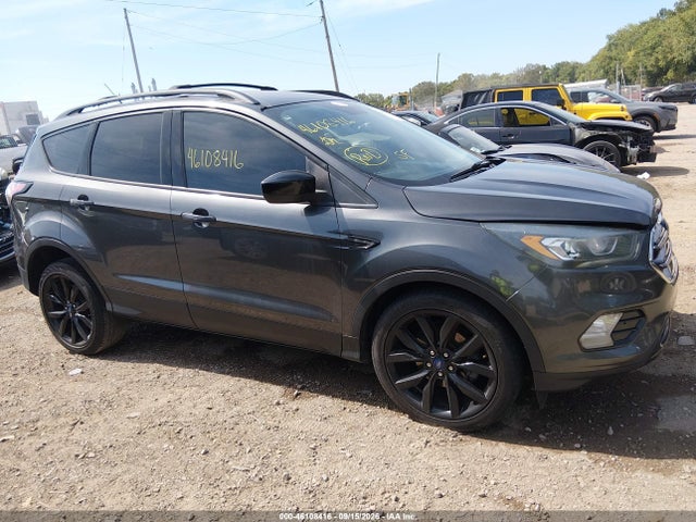 46108416 :رقم المزاد ، 1FMCU0GD8HUC31013 vin ، 2017 Ford Escape Se مزاد بيع