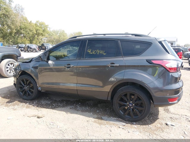 46108416 :رقم المزاد ، 1FMCU0GD8HUC31013 vin ، 2017 Ford Escape Se مزاد بيع